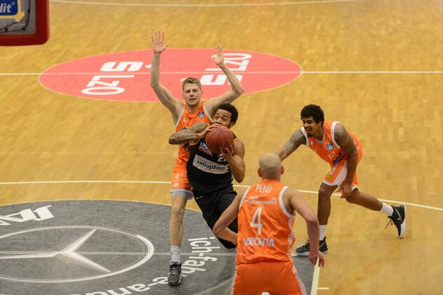 Tim HASBARGEN 6 Rasta Vechta , Troy CAUPAIN 23 ratiopharm ulm , Edgar SOSA 12 Rasta Vechta , Stefan PENO 4 Rasta Vechta Rasta Vechta vs ratiopharm Ulm, Basketball, easyCredit BBL Bundesliga, 13 03 2021, 23 Matchday, Season 2020 2021 Copyright xErikxHillmer EIBNERx EP ehr Rasta Vechta vs ratiopharm Ulm, Basketball, easyCredit BBL Bundesliga, 13 03 2021, 23 Matchday, Season 2020 2021 Vechta Copyright: xErikxHillmer EIBNERx EP_ehr