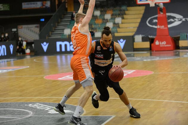 Tim HASBARGEN 6 Rasta Vechta , Demitrius CONGER 1 ratiopharm ulm Rasta Vechta vs ratiopharm Ulm, Basketball, easyCredit BBL Bundesliga, 13 03 2021, 23 Matchday, Season 2020 2021 Copyright xErikxHillmer EIBNERx EP ehr Rasta Vechta vs ratiopharm Ulm, Basketball, easyCredit BBL Bundesliga, 13 03 2021, 23 Matchday, Season 2020 2021 Vechta Copyright: xErikxHillmer EIBNERx EP_ehr