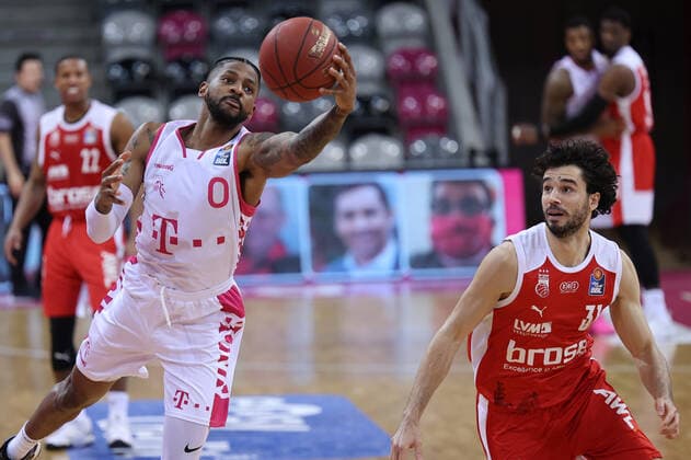 GER, Easycredit BBL, Telekom Baskets Bonn vs Brose Bamberg 13 03 2021, Telekom Dome, Bonn, GER, Easycredit BBL, Telekom Baskets Bonn vs Brose Bamberg, pictured Alex Hamilton Telekom Bonn 0 , one-on-one against Michele Vitali Brose Bamberg 31 , nordphotoxGmBHx xMeuter nph00351