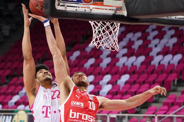 GER, Easycredit BBL, Telekom Baskets Bonn vs Brose Bamberg 13 03 2021, Telekom Dome, Bonn, GER, Easycredit BBL, Telekom Baskets Bonn vs Brose Bamberg, pictured Gabriel de Oliviera Telekom Bonn 22 , Chase Fieler Brose Bamberg 20 , nordphotoxGmBHx xMeuter nph00351