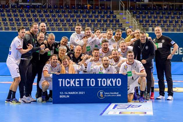 Handball, Men Olympic Qualification, Tournament, Group 3, Algeria Germany the team of Germany, team photo with the ticket to Tokyo, Patrick Groetzki Germany Rhein Neckar Loewen , Kai H fner Haefner Germany MT Melsungen , Timo Kastening Germany MT Melsungen , Goalkeeper Coach MAttias Andersson Germany , Team Manager Oliver Roggisch Germany , Co Coach Erik Wudtke Germany , Hendrik Pekeler Germany THW Kiel , Philipp Weber Germany SC DHfK Leipzig , Sebastian Heymann Germany FrischAuf Goeppingen , Marcel Schiller Germany FrischAuf Goeppingen , Uwe Gensheimer Germany Rhein Neckar Loewen , Steffen Weinhold Germany THW Kiel , Goalkeeper Andreas Wolff Germany Kielce , Goalkeeper Silvio Heinevetter Germany MT Melsungen , Patrick Wiencek Germany THW Kiel , Julius Kühn Kuehn Germany MT Melsungen , Johannes Golla Germany SG Flensburg , Juri Knorr Germany GWD Minden , Fabian Böhm Boehm Germany TSV Hannover , Coach Alfred Gislason Germany Berlin Max Schmeling Halle Berlin Germany