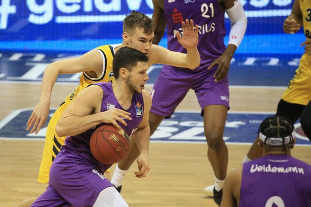 DEU, GER, 1 BBL, ALBA vs BG Goettingen, 14 03 2021, Mercedes Benz Arena, Berlin, DEU, GER, 1 BBL, ALBA vs BG Goettingen, in picture Malte Delow ALBA Berlin 6 , Rihards Lomazs Goettingen 13 nordphotoxGmbHx xEngler nph00076