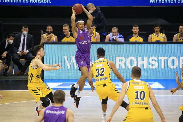 DEU, GER, 1 BBL, ALBA vs BG Goettingen, 14 03 2021, Mercedes Benz Arena, Berlin, DEU, GER, 1 BBL, ALBA vs BG Goettingen, in picture Jonas Mattisseck ALBA Berlin 9 , Johannes Thiemann ALBA Berlin 32 , Nelson Weidemann Goettingen 2 nordphotoxGmbHx xEngler nph00076