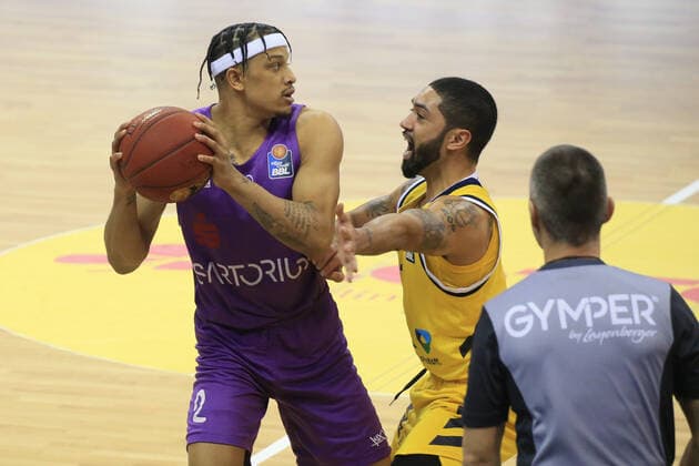 DEU, GER, 1 BBL, ALBA vs BG Goettingen, 14 03 2021, Mercedes Benz Arena, Berlin, DEU, GER, 1 BBL, ALBA vs BG Goettingen, in picture Peyton Siva ALBA Berlin 3 , Nelson Weidemann Goettingen 2 nordphotoxGmbHx xEngler nph00076