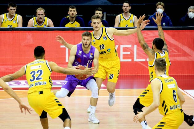 DEU, GER, 1 BBL, ALBA vs BG Goettingen, 14 03 2021, Mercedes Benz Arena, Berlin, DEU, GER, 1 BBL, ALBA vs BG Goettingen, in picture Johannes Thiemann ALBA Berlin 32 , Tim Schneider ALBA Berlin 10 , Peyton Siva ALBA Berlin 3 , Malte Delow ALBA Berlin 6 , Mathis Moenninghoff Goettingen 17 nordphotoxGmbHx xEngler nph00076