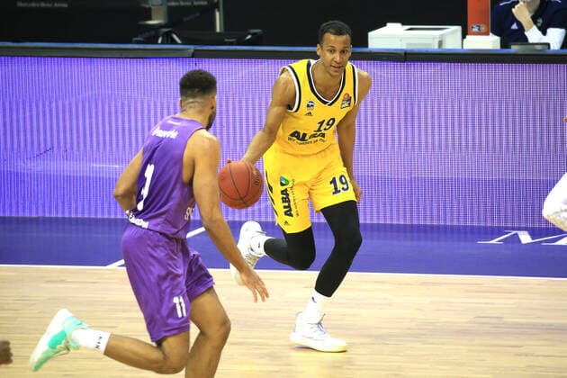 DEU, GER, 1 BBL, ALBA vs BG Goettingen, 14 03 2021, Mercedes Benz Arena, Berlin, DEU, GER, 1 BBL, ALBA vs BG Goettingen, in picture Louis Olinde ALBA Berlin 19 , Marvin Omuvwie Goettingen 11 nordphotoxGmbHx xEngler nph00076