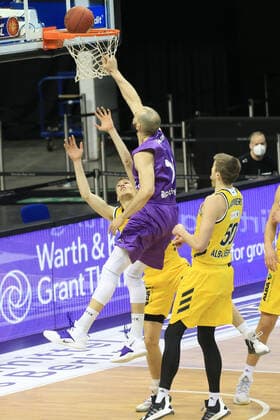 DEU, GER, 1 BBL, ALBA vs BG Goettingen, 14 03 2021, Mercedes Benz Arena, Berlin, DEU, GER, 1 BBL, ALBA vs BG Goettingen, in picture Malte Delow ALBA Berlin 6 , Ben Lammers ALBA Berlin 50 , Dennis Kramer Goettingen 10 nordphotoxGmbHx xEngler nph00076