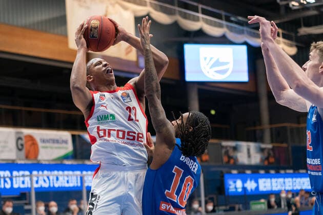 Syntainics MBC Brose Bamberg, basketball, Bundesliga, men, 2020 2021, 24 match day, 20 03 2021, v l Devon Hall bamberg, 22 , Anthony Barber MBC, 10 Syntainics MBC Brose Bamberg, basketball, Bundesliga, men, 24 match day, 20 03 2021, Weissenfels Copyright: xSchulz Eibner-Pressefotox ep_esz