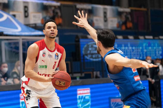 Syntainics MBC Brose Bamberg, Basketball, Bundesliga, Men, 2020 2021, 24 Matchday, 20 03 2021, v l Dominic Lockhart Bamberg, 3 , Aleksandar Marelja MBC, 17 Syntainics MBC Brose Bamberg, Basketball, Bundesliga, Men, 24 Matchday, 20 03 2021, Weissenfels Copyright: xSchulz Eibner-Pressefotox ep_esz