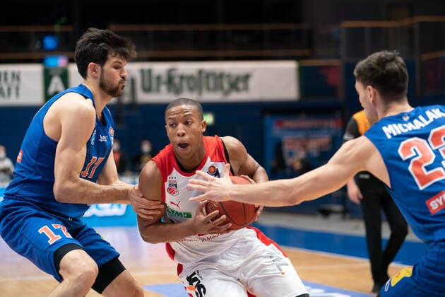 Syntainics MBC Brose Bamberg, Basketball, Bundesliga, Men, 2020 2021, 24 Matchday, 20 03 2021, v l Aleksandar Marelja MBC, 17 , Devon Hall bamberg, 22 , Michal Michalak MBC, 23 Syntainics MBC Brose Bamberg, Basketball, Bundesliga, Men, 24 Matchday, 20 03 2021, Weissenfels Copyright: xSchulz Eibner-Pressefotox ep_esz