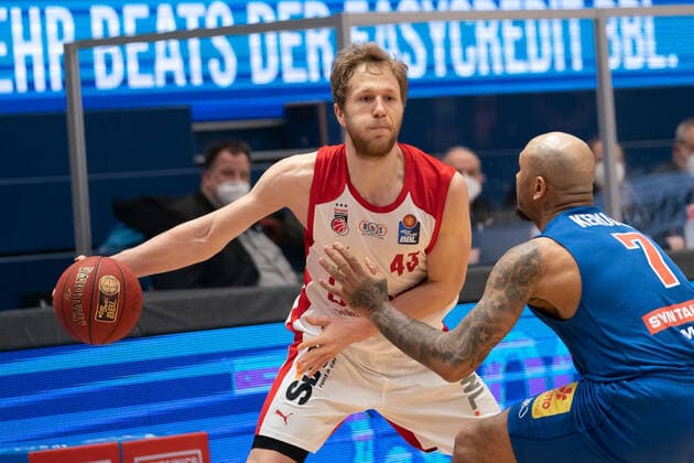Syntainics MBC Brose Bamberg, Basketball, Bundesliga, Men, 2020 2021, 24 Matchday, 20 03 2021, v l Christian Sengfelder Bamberg, 43 , Sergio Kerusch MBC, 7 Syntainics MBC Brose Bamberg, Basketball, Bundesliga, Men, 24 Matchday, 20 03 2021, Weissenfels Copyright: xSchulz Eibner-Pressefotox ep_esz