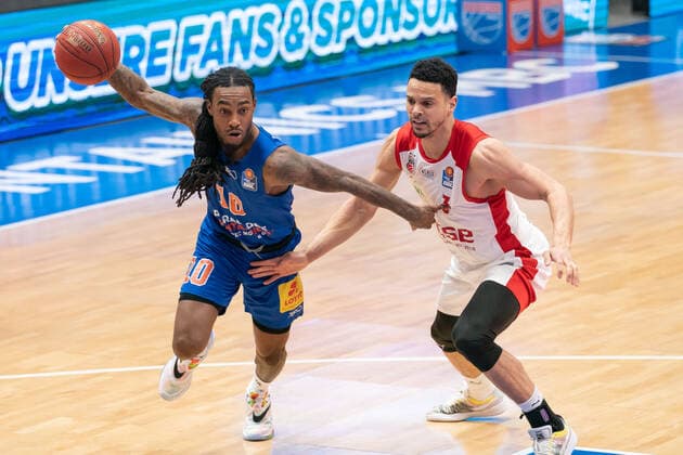 Syntainics MBC Brose Bamberg, Basketball, Bundesliga, Men, 2020 2021, 24 Matchday, 20 03 2021, v l Anthony Barber MBC, 10 , Dominic Lockhart Bamberg, 3 Syntainics MBC Brose Bamberg, Basketball, Bundesliga, Men, 24 Matchday, 20 03 2021, Weissenfels Copyright: xSchulz Eibner-Pressefotox ep_esz
