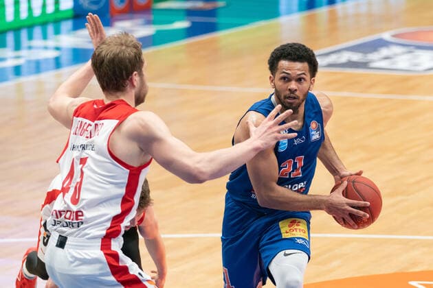Syntainics MBC Brose Bamberg, Basketball, Bundesliga, Men, 2020 2021, 24 Matchday, 20 03 2021, v l Christian Sengfelder Bamberg, 43 , Quinton Hooker MBC, 21 Syntainics MBC Brose Bamberg, Basketball, Bundesliga, Men, 24 Matchday, 20 03 2021, Weissenfels. Copyright: xSchulz Eibner-Pressefotox ep_esz