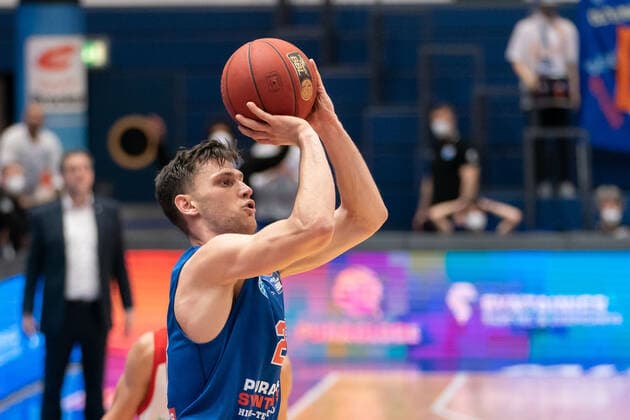 Syntainics MBC Brose Bamberg, Basketball, Bundesliga, Men, 2020 2021, 24 Matchday, 20 03 2021, Michal Michalak MBC, 23 , Three-pointer Syntainics MBC Brose Bamberg, Basketball, Bundesliga, Men, 24 Matchday, 20 03 2021, Weissenfels Copyright: xSchulz Eibner-Pressefotox ep_esz