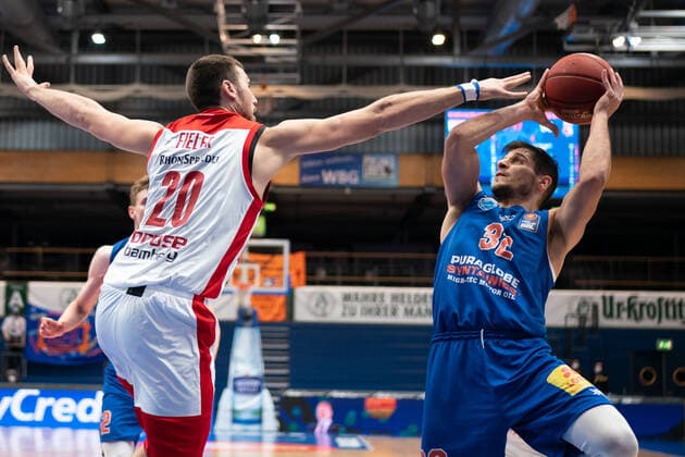 Syntainics MBC Brose Bamberg, Basketball, Bundesliga, Men, 2020 2021, 24 Matchday, 20 03 2021, v l Chase Fieler Bamberg, 20 , Roko Rogic MBC, 32 Syntainics MBC Brose Bamberg, Basketball, Bundesliga, Men, 24 Matchday, 20 03 2021, Weissenfels Copyright: xSchulz Eibner-Pressefotox ep_esz
