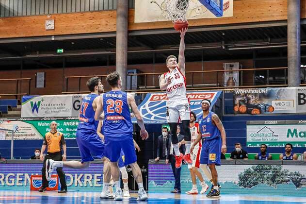 Center Bennet Hundt Brose Bamberg, 33 vl Aleksandar Marelja Mitteldeutscher BC, 17 Michal Michalak Mitteldeutscher BC, 23 Kyndahl Hill Mitteldeutscher BC, 11 MBC Mitteldeutscher BC Brose Bamberg, easyCredit Basketball Bundesliga, Saison 2020 2021, 24 Spieltag, Weißenfels, Germany, 20 03 2021, Copyright: DanielxLöb