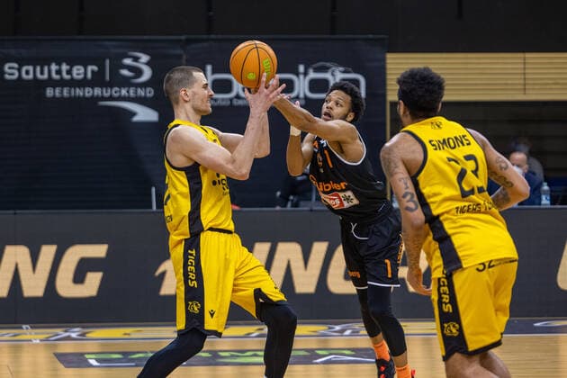 Daniel Keppeler Tigers Tübingen, 31 Nate Britt Wiha Panthers, 1 Troy Simons Tigers Tübingen, 31 ¨¨¨Tigers Tübingen vs Wiha Panthers , 2 Basketball, Bundesliga, Pro A, Barmer 2 Basketball, Matchday 7, Season 2020 2021, 20 03 2021, ¨¨ Tigers Tübingen wiha Panthers, Basketball, 2 Bundesliga, Barmer 2 Basketball, Matchday 7, Season 2020 2021, 20 01 2021 Rottenburg am Neckar. Copyright: xNinaxSander xEibnerxPressefotoxIx EP_NSR