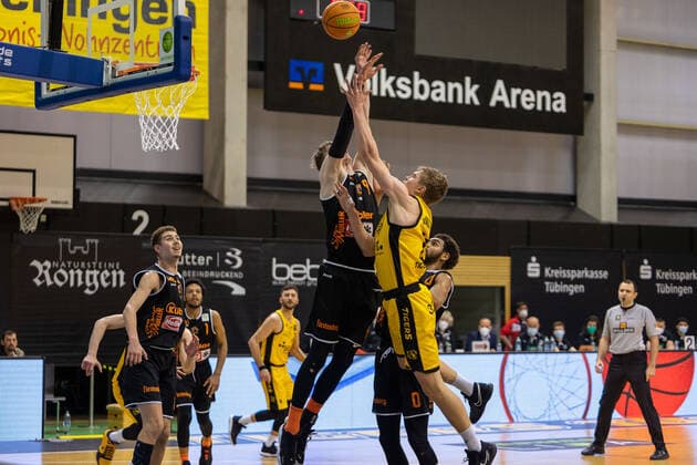 Jonas Niedermanner Wiha Panthers, 9 Elias Valtonen Tigers Tübingen, 19 ¨¨Tigers Tübingen vs Wiha Panthers , 2 Basketball, Bundesliga, Pro A, Barmer 2 Basketball, Matchday 7, Season 2020 2021, 20 03 2021, ¨¨ Tigers Tübingen wiha Panthers, Basketball, 2 Bundesliga, Barmer 2 Basketball, Matchday 7, Season 2020 2021, 20 01 2021 Rottenburg am Neckar. Copyright: xNinaxSander xEibnerxPressefotoxIx EP_NSR