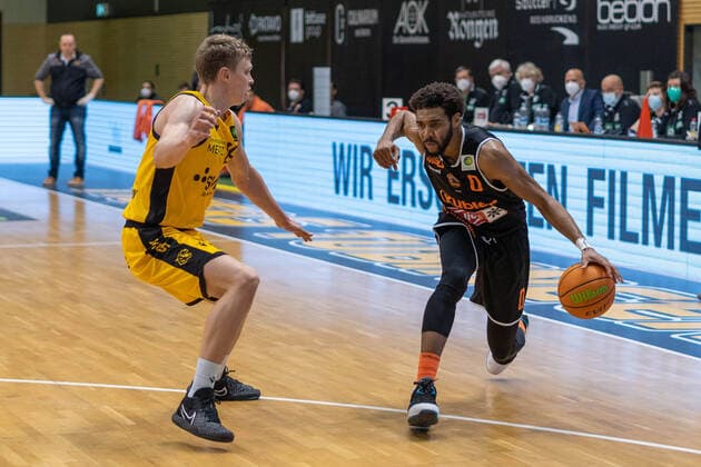 Elias Valtonen Tigers Tübingen, 19 Courtney Stockard Wiha Panthers, 0 ¨¨¨Tigers Tübingen vs Wiha Panthers , 2 Basketball, Bundesliga, Pro A, Barmer 2 Basketball, Matchday 7, Season 2020 2021, 20 03 2021, ¨¨ Tigers Tübingen wiha Panthers, Basketball, 2 Bundesliga, Barmer 2 Basketball, Matchday 7, Season 2020 2021, 20 01 2021 Rottenburg am Neckar. Copyright: xNinaxSander xEibnerxPressefotoxIx EP_NSR