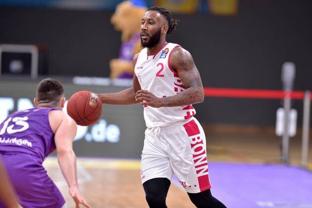 Xavier Pollard Baskets Bonn on the ball , Rihards Lomazs BG Goettingen L , Basketball, Bundesliga, BBL, BG Goettingen Telekom Baskets Bonn, 21 03 2021, BG Goettingen Telekom Baskets Bonn , Basketball, Bundesliga, GER, BBL, 21 03 2021 Goettingen Copyright: xEibner-Pressefotox-xRolandxSippelx