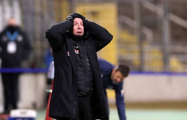 1860 Muenchen Dresden 22 03 2021 Munich, 22 03 2021, Football, Stadion an der Grünwalder Strasse, 3 Liga, 29 Spieltag , TSV 1860 Munich vs SG Dynamo Dresden , In the picture coach Markus Kauczinski Dynamo Dresden , According to the specifications of the DFB German Football Association, it is prohibited in the stadium and or from the game made photographs in the form of sequence pictures and or video-like photo series to exploit or to let exploit ,