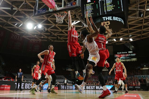 Leon Radosevic Muenchen and Anthony Barber MBC GER, FC Bayern Basketball vs Miteldeutscher BC, Basketball, BBL, Season 2020 2021, 23 03 2021, GER, FC Bayern Basketball vs Miteldeutscher BC, Basketball, BBL, Season 2020 2021, 23 03 2021, Muenchen Copyright: xEIBNER MarcelxEngelbrechtx EP_EER