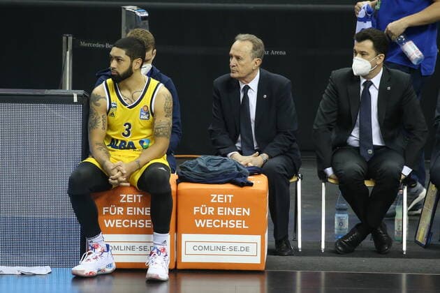 DEU, GER, easyCredit BBL, ALBA vs MBC, 28 03 2021, Mercedes Benz Arena, Berlin, DEU, GER, easyCredit BBL, ALBA vs MBC, in picture Peyton Siva ALBA Berlin 3 , head coach Aito Garcia Reneses ALBA Berlin nordphotoxGmbHx xEngler nph00076