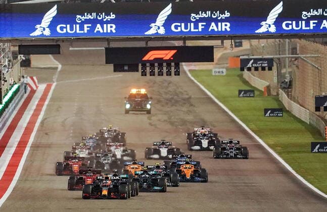 Formula 1 Gulf Air Bahrain Grand Prix 2021 28 03 2021, Bahrain International Circuit, Sakhir, Formula 1 Gulf Air Bahrain Grand Prix 2021 ,in picture race start Max Verstappen NEL 33 , Red Bull Racing Honda ahead, Lewis Hamilton GBR 44 , Mercedes AMG Petronas Formula One Team, Valtteri Bottas FIN 77 , Mercedes AMG Petronas Formula One Team, Charles Leclerc MCO 16 , Scuderia Ferrari Mission Winnow, Pierre Gasly FRA 10 , Scuderia AlphaTauri Honda, Lando Norris GBR 4 , McLaren F1 Team, Daniel Ricciardo AUS 3 , McLaren F1 Team nordphotoxGmbHx xBratic nph00250