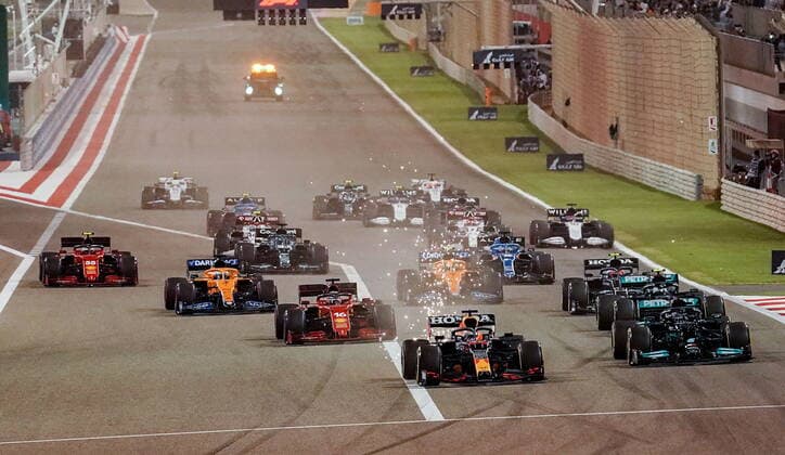 Formula 1 Gulf Air Bahrain Grand Prix 2021 28 03 2021, Bahrain International Circuit, Sakhir, Formula 1 Gulf Air Bahrain Grand Prix 2021 ,in picture race start Max Verstappen NEL 33 , Red Bull Racing Honda ahead, Lewis Hamilton GBR 44 , Mercedes AMG Petronas Formula One Team, Valtteri Bottas FIN 77 , Mercedes AMG Petronas Formula One Team, Charles Leclerc MCO 16 , Scuderia Ferrari Mission Winnow, Pierre Gasly FRA 10 , Scuderia AlphaTauri Honda, Lando Norris GBR 4 , McLaren F1 Team, Daniel Ricciardo AUS 3 , McLaren F1 Team nordphotoxGmbHx xBratic nph00250