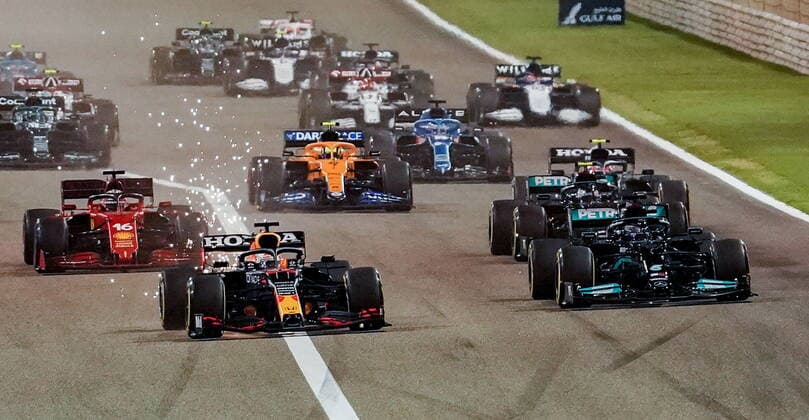 Formula 1 Gulf Air Bahrain Grand Prix 2021 28 03 2021, Bahrain International Circuit, Sakhir, Formula 1 Gulf Air Bahrain Grand Prix 2021 ,in picture race start Max Verstappen NEL 33 , Red Bull Racing Honda ahead, Lewis Hamilton GBR 44 , Mercedes AMG Petronas Formula One Team, Valtteri Bottas FIN 77 , Mercedes AMG Petronas Formula One Team, Charles Leclerc MCO 16 , Scuderia Ferrari Mission Winnow, Pierre Gasly FRA 10 , Scuderia AlphaTauri Honda, Lando Norris GBR 4 , McLaren F1 Team, Daniel Ricciardo AUS 3 , McLaren F1 Team nordphotoxGmbHx xBratic nph00250