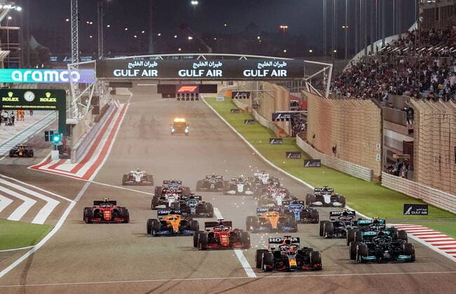 Formula 1 Gulf Air Bahrain Grand Prix 2021 28 03 2021, Bahrain International Circuit, Sakhir, Formula 1 Gulf Air Bahrain Grand Prix 2021 ,in picture race start Max Verstappen NEL 33 , Red Bull Racing Honda ahead, Lewis Hamilton GBR 44 , Mercedes AMG Petronas Formula One Team, Valtteri Bottas FIN 77 , Mercedes AMG Petronas Formula One Team, Charles Leclerc MCO 16 , Scuderia Ferrari Mission Winnow, Pierre Gasly FRA 10 , Scuderia AlphaTauri Honda, Lando Norris GBR 4 , McLaren F1 Team, Daniel Ricciardo AUS 3 , McLaren F1 Team nordphotoxGmbHx xBratic nph00250