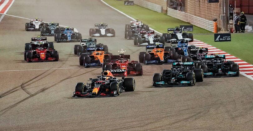 Formula 1 Gulf Air Bahrain Grand Prix 2021 28 03 2021, Bahrain International Circuit, Sakhir, Formula 1 Gulf Air Bahrain Grand Prix 2021 ,in picture race start Max Verstappen NEL 33 , Red Bull Racing Honda ahead, Lewis Hamilton GBR 44 , Mercedes AMG Petronas Formula One Team, Valtteri Bottas FIN 77 , Mercedes AMG Petronas Formula One Team, Charles Leclerc MCO 16 , Scuderia Ferrari Mission Winnow, Pierre Gasly FRA 10 , Scuderia AlphaTauri Honda, Lando Norris GBR 4 , McLaren F1 Team, Daniel Ricciardo AUS 3 , McLaren F1 Team nordphotoxGmbHx xBratic nph00250