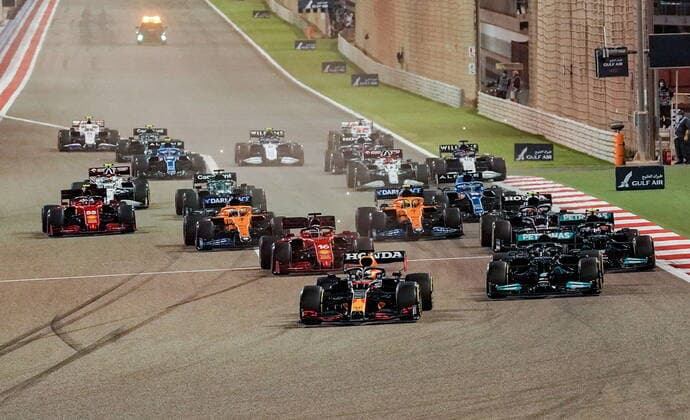 Formula 1 Gulf Air Bahrain Grand Prix 2021 28 03 2021, Bahrain International Circuit, Sakhir, Formula 1 Gulf Air Bahrain Grand Prix 2021 ,in picture race start Max Verstappen NEL 33 , Red Bull Racing Honda ahead, Lewis Hamilton GBR 44 , Mercedes AMG Petronas Formula One Team, Valtteri Bottas FIN 77 , Mercedes AMG Petronas Formula One Team, Charles Leclerc MCO 16 , Scuderia Ferrari Mission Winnow, Pierre Gasly FRA 10 , Scuderia AlphaTauri Honda, Lando Norris GBR 4 , McLaren F1 Team, Daniel Ricciardo AUS 3 , McLaren F1 Team nordphotoxGmbHx xBratic nph00250