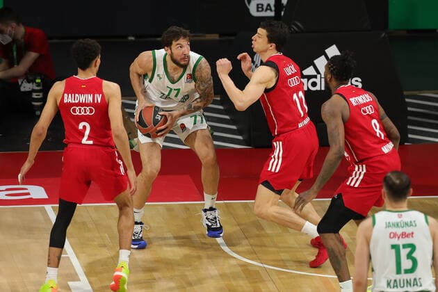 Joffrey Lauvergne Kaunas and Vladimir Lucic Muenchen in duel GER, FC Bayern Basketball vs Zalgiris Kaunas, Basketball, Euroleague, Season 2020 2021, 01 04 2021, GER, FC Bayern Basketball vs Zalgiris Kaunas, Basketball, Euroleague, Season 2020 2021, 01 04 2021, Muenchen Copyright: xEIBNER MarcelxEngelbrechtx EP_EER