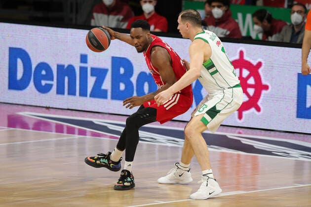 Jajuan Johnson Muenchen one-on-one with Paulius Jankunas Kaunas GER, FC Bayern Basketball vs Zalgiris Kaunas, basketball, Euroleague, 2020 2021 season, 01 04 2021, GER, FC Bayern Basketball vs Zalgiris Kaunas, basketball, Euroleague, 2020 2021 season, 01 04 2021, Muenchen Copyright: xEIBNER MarcelxEngelbrechtx EP_EER