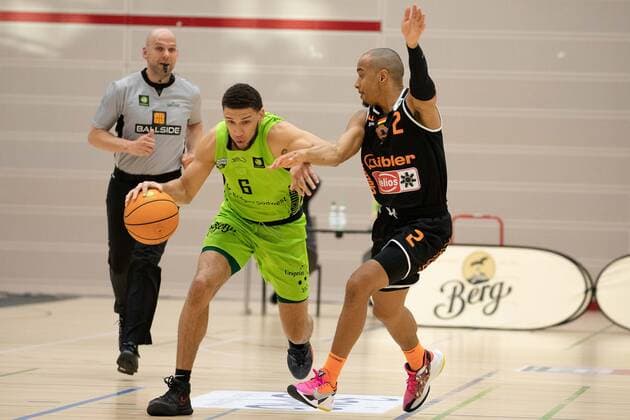 Kameron Hankerson Ehingen Urspring, 6 Chris Frazier Wiha Panthers Schwenningen, 2 ¨¨Ehingen Urspring Wiha Panthers Schwenningen, Basketball, 2 Bundesliga, Barmer 2 Basketball, Matchday 12, Season 2020 2021, 03 04 2021 Ehingen Urspring Wiha Panthers Schwenningen, Basketball, 2 Bundesliga, Barmer 2 Basketball, Matchday 12, Season 2020 2021, 03 04 2021 Ehingen. Copyright: xNinaxSander xEibnerxPressefotoxIx EP_NSR