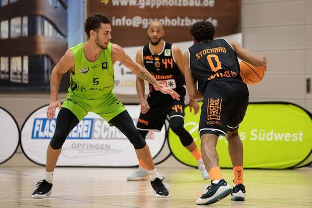 Christian Oshita Ehingen Urpsing, 5 Kevin Bryant Wiha Panthers Schwenningen, 44 Courtney Stockard Wiha Panthers Schwenningen, 0 Ehingen Urspring Wiha Panthers Schwenningen, Basketball, 2 Bundesliga, Barmer 2 Basketball, Spieltag 12, Spielzeit 2020 2021, 03 04 2021¨ Ehingen Urspring Wiha Panthers Schwenningen, Basketball, 2 Bundesliga, Barmer 2 Basketball, Spieltag 12, Spielzeit 2020 2021, 03 04 2021 Ehingen Copyright: xNinaxSander xEibnerxPressefotoxIx EP_NSR