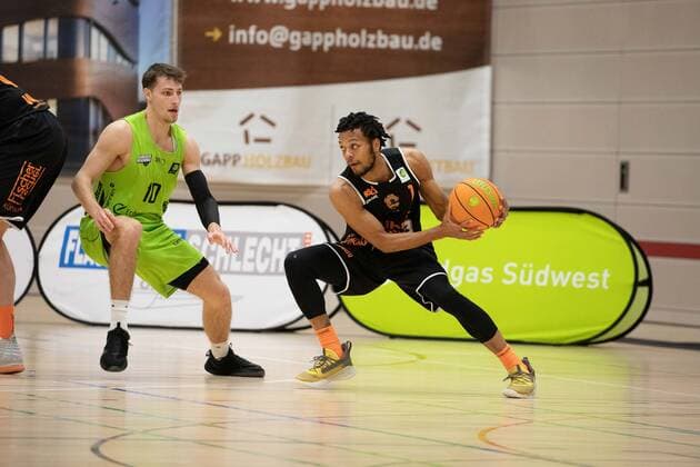 Jack Pagenkopf Ehingen Urspring, 10 Courtney Stockard Wiha Panthers Schwenningen, 0 ¨¨Ehingen Urspring Wiha Panthers Schwenningen, Basketball, 2 Bundesliga, Barmer 2 Basketball, Matchday 12, Season 2020 2021, 03 04 2021 Ehingen Urspring Wiha Panthers Schwenningen, Basketball, 2 Bundesliga, Barmer 2 Basketball, Matchday 12, Season 2020 2021, 03 04 2021 Ehingen. Copyright: xNinaxSander xEibnerxPressefotoxIx EP_NSR