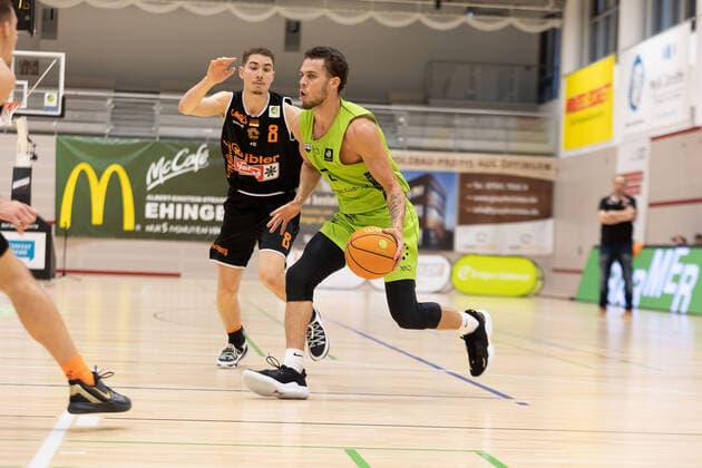 Felix Edwardsson Wiha Panthers Schwenningen, 8 Christian Oshita Ehingen Urspring, 5 Ehingen Urspring Wiha Panthers Schwenningen, Basketball, 2 Bundesliga, Barmer 2 Basketball, Matchday 12, Season 2020 2021, 03 04 2021 Ehingen Urspring Wiha Panthers Schwenningen, Basketball, 2 Bundesliga, Barmer 2 Basketball, Matchday 12, Season 2020 2021, 03 04 2021 Ehingen Copyright: xNinaxSander xEibnerxPressefotoxIx EP_NSR