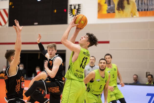 Daniel Helterhoff Ehingen Urspring, 13 Ehingen Urspring Wiha Panthers Schwenningen, Basketball, 2 Bundesliga, Barmer 2 Basketball, Matchday 12, Season 2020 2021, 03 04 2021 Ehingen Urspring Wiha Panthers Schwenningen, Basketball, 2 Bundesliga, Barmer 2 Basketball, Matchday 12, Season 2020 2021, 03 04 2021 Ehingen Copyright: xNinaxSander xEibnerxPressefotoxIx EP_NSR