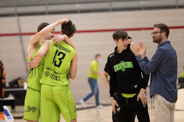 Kevin Strangmeyer Ehingen Urspring, 22 Helterhoff Ehingen Urspring, 13 Ehingen Urspring Wiha Panthers Schwenningen, Basketball, 2 Bundesliga, Barmer 2 Basketball, Matchday 12, Season 2020 2021, 03 04 2021 Ehingen Urspring Wiha Panthers Schwenningen, Basketball, 2 Bundesliga, Barmer 2 Basketball, Matchday 12, Season 2020 2021, 03 04 2021 Ehingen Copyright: xNinaxSander xEibnerxPressefotoxIx EP_NSR