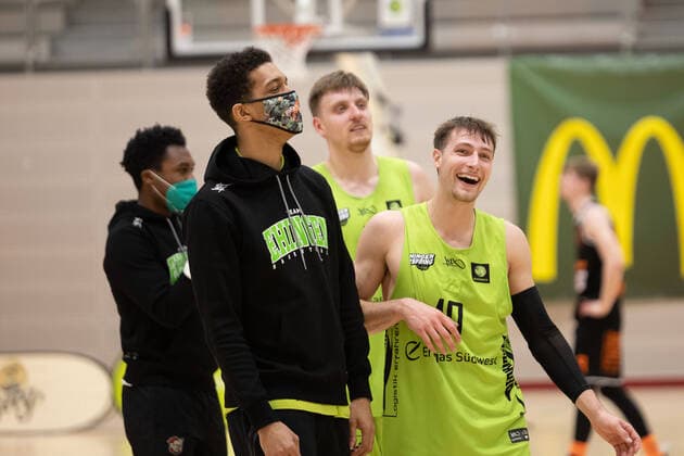 Jack Pagenkopf Ehingen Urspring, 10 celebrates victory Ehingen Urspring Wiha Panthers Schwenningen, Basketball, 2 Bundesliga, Barmer 2 Basketball, Matchday 12, Season 2020 2021, 03 04 2021 Ehingen Urspring Wiha Panthers Schwenningen, Basketball, 2 Bundesliga, Barmer 2 Basketball, Matchday 12, Season 2020 2021, 03 04 2021 Ehingen Copyright: xNinaxSander xEibnerxPressefotoxIx EP_NSR