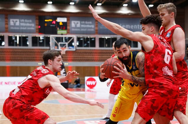 04 04 2021, Basketball, BBL 2020 2021, 26 Matchday, s Oliver Wuerzburg EWE Baskets Oldenburg, GER, Wuerzburg, s Oliver Arena, picture from left Nils Hassfurther s Oliver Wuerzburg , Martin Breuning EWE Baskets Oldenburg , Joshua Obiesie s Oliver Wuerzburg and Jonas Weitzel s Oliver Wuerzburg Copyright: HMBxMedia xHeikoxBecker