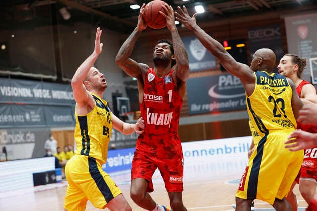 04 04 2021, Basketball, BBL 2020 2021, 26 matchday, s Oliver Wuerzburg EWE Baskets Oldenburg, GER, Wuerzburg, s Oliver Arena, picture from left Rasid Mahalbasic EWE Baskets Oldenburg , Perry Jones III s Oliver Wuerzburg , ew22 and Julian Albus s Oliver Wuerzburg Copyright: HMBxMedia xHeikoxBecker