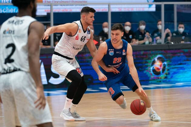 Syntainics MBC Niners Chemnitz, Basketball, Bundesliga, Men, 2020 2021, 26 Matchday, 05 04 2021, v l Filip Stanic Chemnitz, 65 , Michal Michalak MBC, 23 Syntainics MBC Niners Chemnitz, Basketball, Bundesliga, Men, 2020 2021, 26 Matchday, 05 04 2021, Weissenfels Copyright: xSchulz Eibner-Pressefotox ep_esz