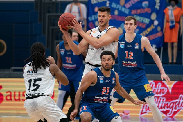 Syntainics MBC Niners Chemnitz, Basketball, Bundesliga, Men, 2020 2021, 26 Matchday, 05 04 2021, v l Marcus Thornton Chemnitz, 15 , Filip Stanic Chemnitz, 65 , Quinton Hooker MBC, 21 , Philipp Hartwich MBC, 12 Syntainics MBC Niners Chemnitz, Basketball, Bundesliga, Men, 2020 2021, 26 Matchday, 05 04 2021, Weissenfels. Copyright: xSchulz Eibner-Pressefotox ep_esz