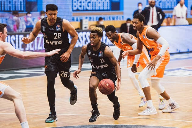 easyCredit BBL 29 Matchday RASTA Vechta vs Hamburg Towers, 07 04 2021 Marvin Ogunsipe Hamburg Towers, 26 , T J Shorts Hamburg Towers, 0 , Joshua Adam Young RASTA Vechta, 8 , ShaMarkus Kennedy RASTA Vechta, 3 easyCredit BBL 29 Matchday RASTA Vechta vs Hamburg Towers on 07 04 2021 in Vechta RASTA Dome , Germany, Copyright: xBEAUTIFULxSPORTS Neddermannx