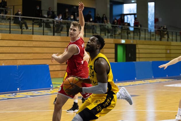 Roland Nyama Tigers Tübingen, 24 ¨¨¨Tigers Tübingen vs Bayer Giants Leverkusen, 2 Basketball, Bundesliga, Pro A, Barmer 2 Basketball, Matchday 30, Spielzeit 2020 2021, 10 04 2021, ¨¨ Tigers Tübingen Bayer Giants Leverkusen, Basketball, 2 Bundesliga, Barmer 2 Basketball, Matchday 30, Spielzeit 2020 2021, 10 04 2021 Rottenburg am Neckar. Copyright: xNinaxSander xEibnerxPressefotoxIx EP_NSR