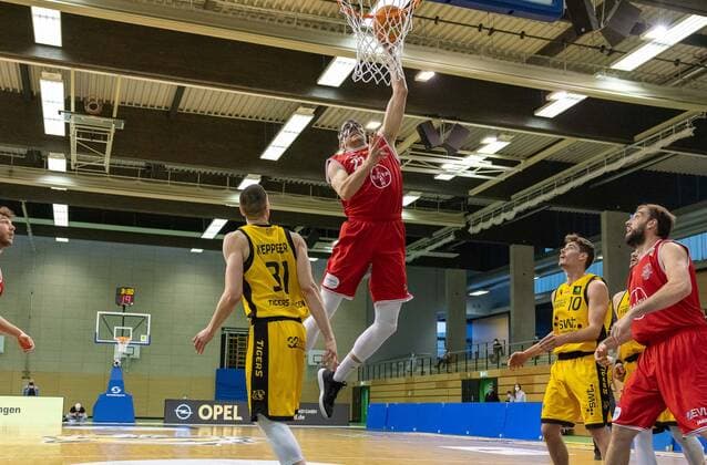 Dennis Heinzmann Bayer Giants Leverkusen, 22 ¨¨Tigers Tübingen vs Bayer Giants Leverkusen, 2 Basketball, Bundesliga, Pro A, Barmer 2 Basketball, Matchday 30, Spielzeit 2020 2021, 10 04 2021, ¨¨ Tigers Tübingen Bayer Giants Leverkusen, Basketball, 2 Bundesliga, Barmer 2 Basketball, Matchday 30, Spielzeit 2020 2021, 10 04 2021 Rottenburg am Neckar. Copyright: xDennisxDuddek xEibnerxPressefotox EP_DDU