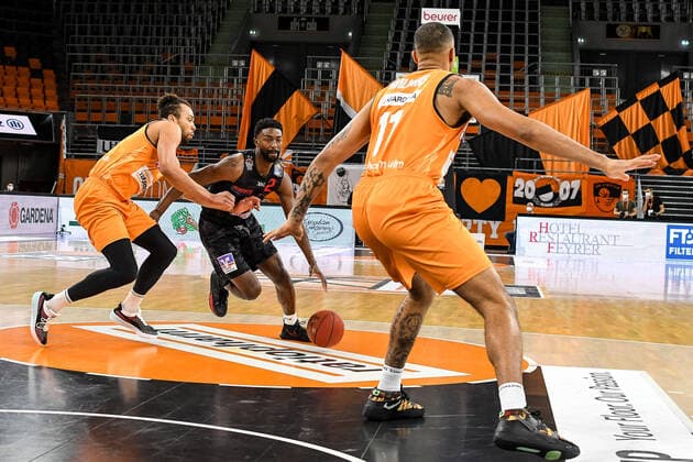 GER, BBL, ratiopharm ulm vs JobStairs GIESSEN 46ers 27 02 2021, ratiopharm arena, Neu Ulm, GER, BBL, ratiopharm ulm vs JobStairs GIESSEN 46ers, pictured Demitrius Conger Ulm, 1 , Isaac Brandon Hamilton Giessen, 2 , Isaiah Wilkins Ulm, 11 nordphotoxGmbHx xHafner nph00200